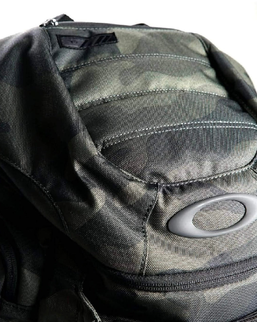 OAKLEY OUTDOOR BACKPACK — MOCHILA PREMIUM MULTIUSO
