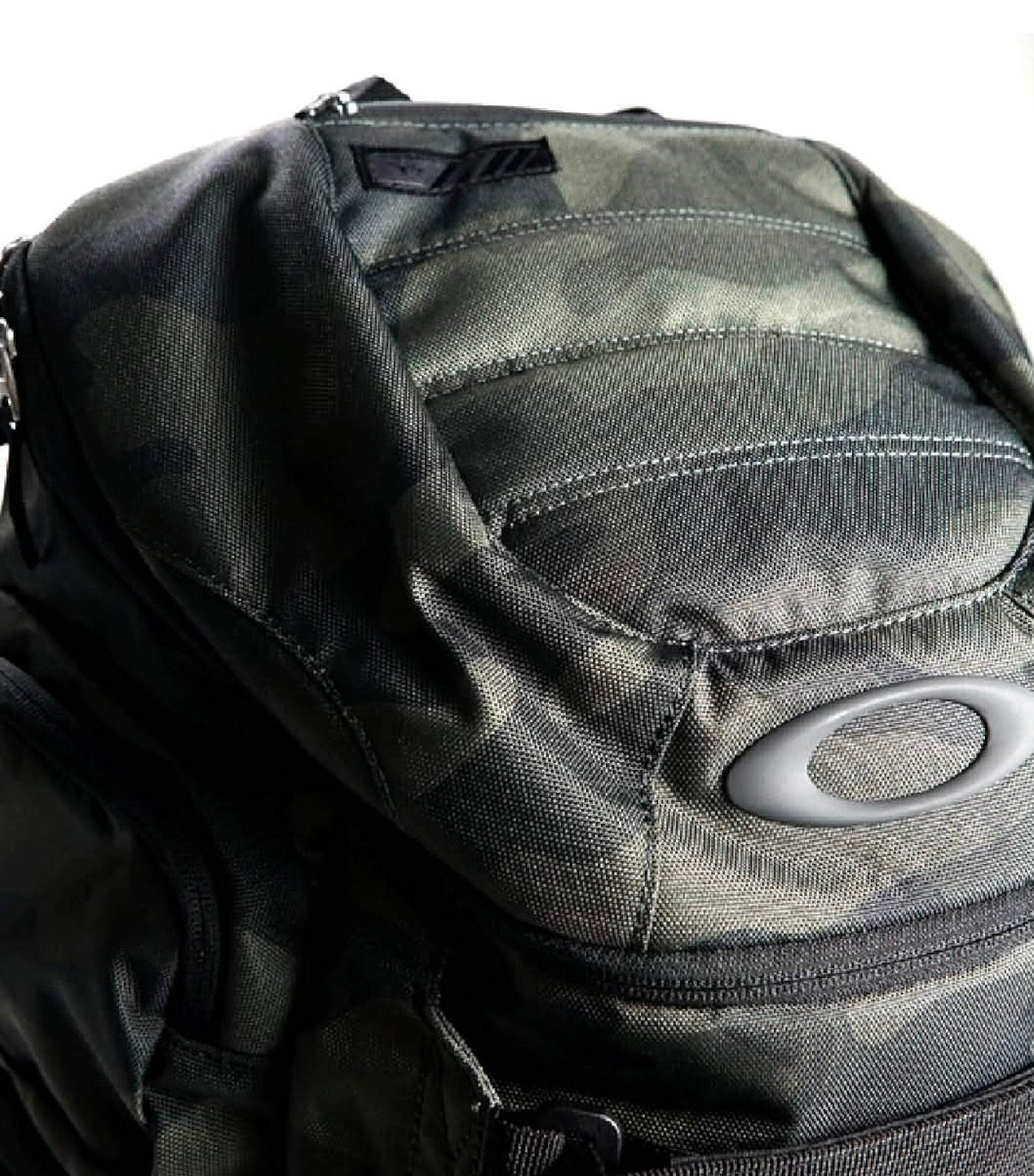 Oakley Outdoor Backpack — Mochila Premium Multiuso